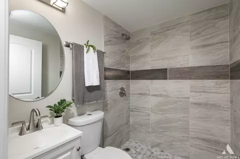 Bath - 16605 Marshfield Ave, Markham, IL 60428 photo 3 of 5