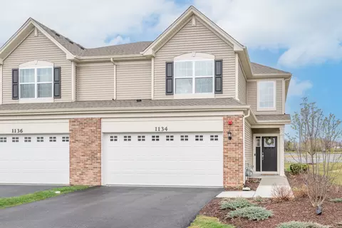 1134 Hawk Hollow Dr, Yorkville, IL 60560