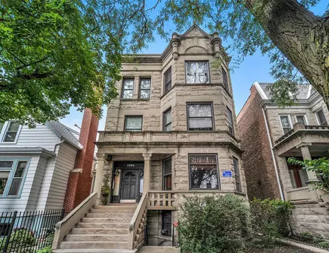 1104 W Oakdale Ave, Chicago, IL 60657