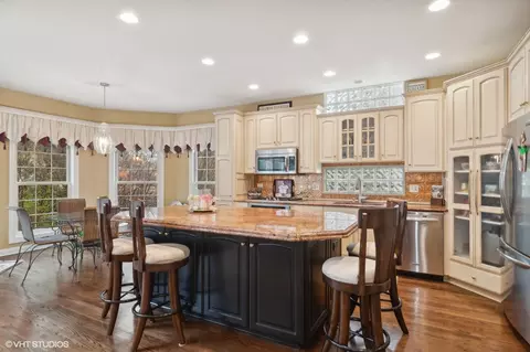 Kitchen - 2919 Beth Ln, Naperville, IL 60564 photo 2 of 3