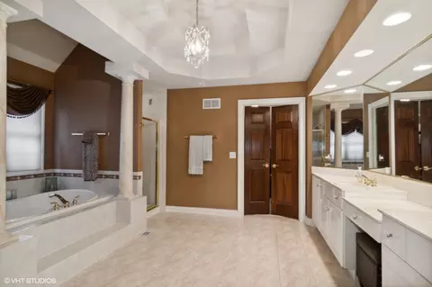 Bath - 2919 Beth Ln, Naperville, IL 60564 photo 2 of 5