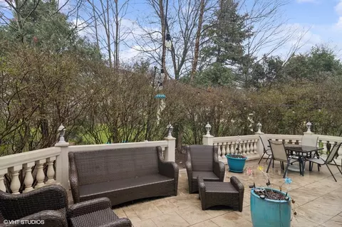 Exterior - 2919 Beth Ln, Naperville, IL 60564 photo 5 of 6