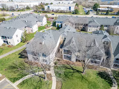 788 N Gary Ave #205, Carol Stream, IL 60188