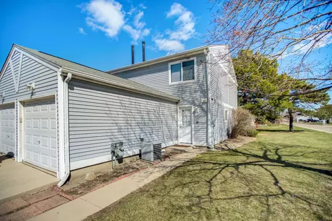 500 Meadow Green Ln, Round Lake Beach, IL 60073