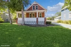 34 S Roselle Rd, Roselle, IL 60172