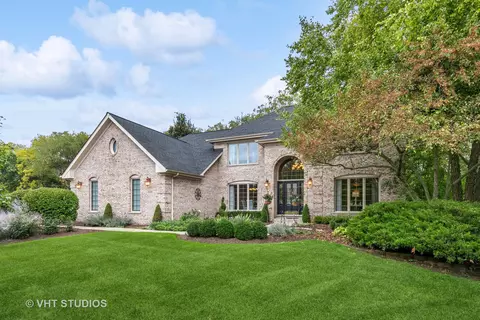 3004 Oak Knoll Ln, Carpentersville, IL 60110