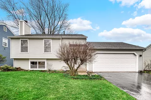 942 Independence Ave, Saint Charles, IL 60174