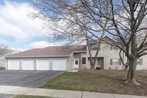 78 N Victoria Ln #A, Streamwood, IL 60107