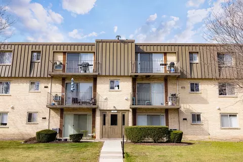 575 Fairway View Dr #3H, Wheeling, IL 60090