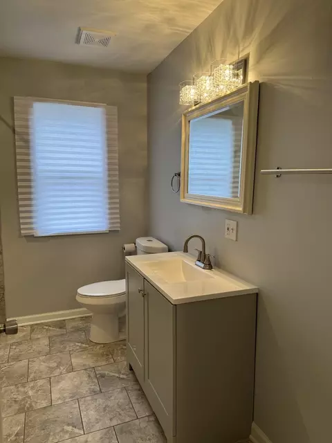 Undisclosed, Hazel Crest, IL 60429 photo 9