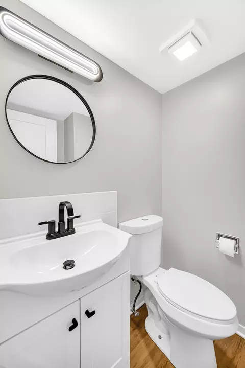 Bath - 1210 Monarch Ln, Hoffman Estates, IL 60192 photo 1 of 3