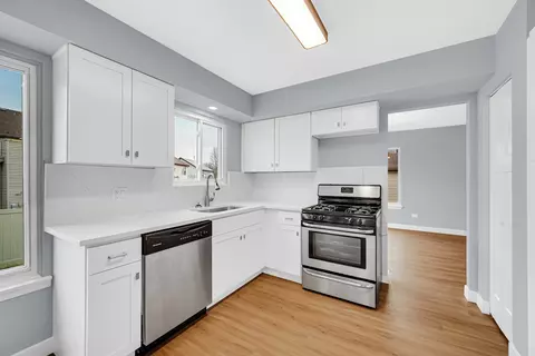 Kitchen - 1210 Monarch Ln, Hoffman Estates, IL 60192 photo 2 of 3