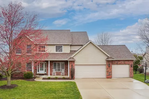16 Conway Cir, Bloomington, IL 61704