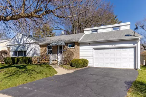 263 N Prairie Ave, Mundelein, IL 60060
