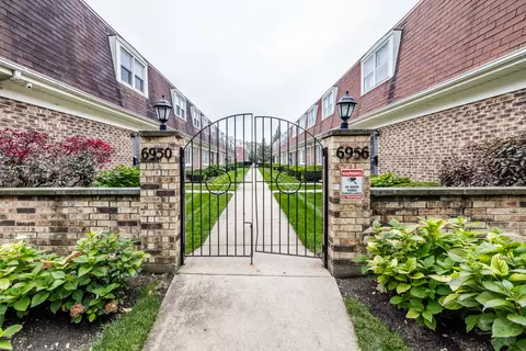 6950 N Oakley Ave #B, Chicago, IL 60645