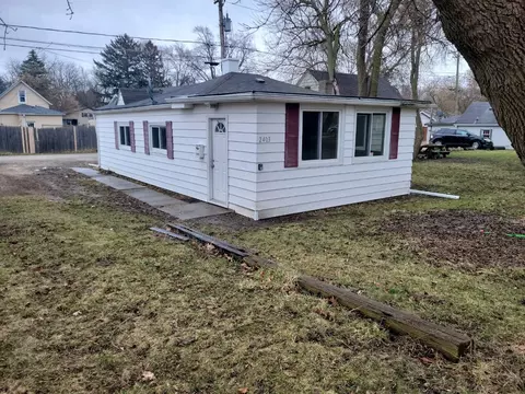 2403 Galilee Ave, Zion, IL 60099