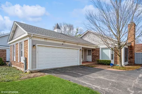 2 Court Of Hidden Wls, Northbrook, IL 60062