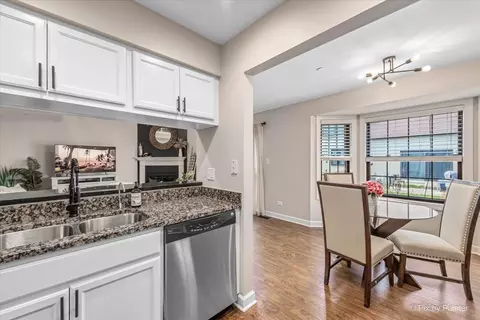 Kitchen - 4560 Topaz Dr, Hoffman Estates, IL 60192 photo 2 of 4