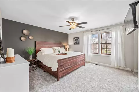 Bedroom - 4560 Topaz Dr, Hoffman Estates, IL 60192 photo 1 of 4