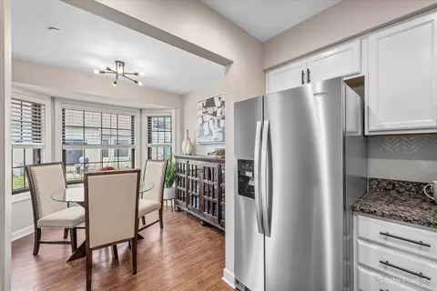 Kitchen - 4560 Topaz Dr, Hoffman Estates, IL 60192 photo 4 of 4