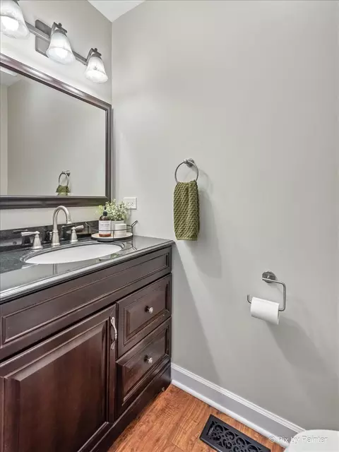 Bath - 4560 Topaz Dr, Hoffman Estates, IL 60192 photo 2 of 2