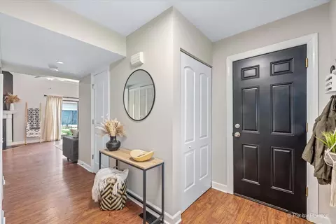 Entry Way - 4560 Topaz Dr, Hoffman Estates, IL 60192 photo 2 of 2
