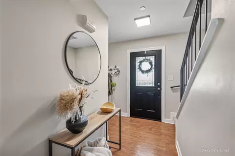 Entry Way - 4560 Topaz Dr, Hoffman Estates, IL 60192 photo 1 of 2