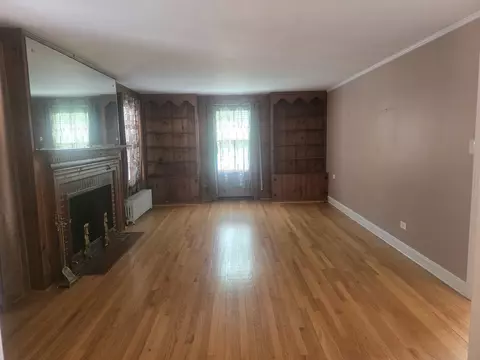 Living - 312 Nuttall Rd, Riverside, IL 60546 photo 2 of 5