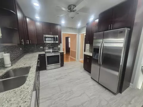 Kitchen - 312 Nuttall Rd, Riverside, IL 60546 photo 2 of 2