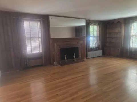 Living - 312 Nuttall Rd, Riverside, IL 60546 photo 1 of 5