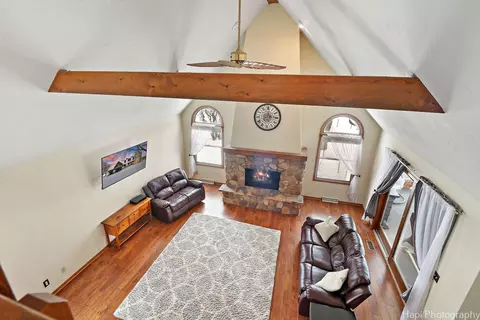 Living - 5212 Hickory Ln, Mchenry, IL 60051 photo 4 of 6