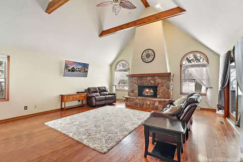 Living - 5212 Hickory Ln, Mchenry, IL 60051 photo 2 of 6