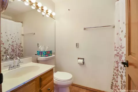 Bath - 5212 Hickory Ln, Mchenry, IL 60051 photo 5 of 5