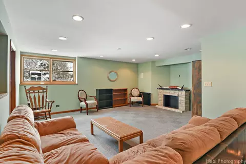 Living - 5212 Hickory Ln, Mchenry, IL 60051 photo 5 of 6