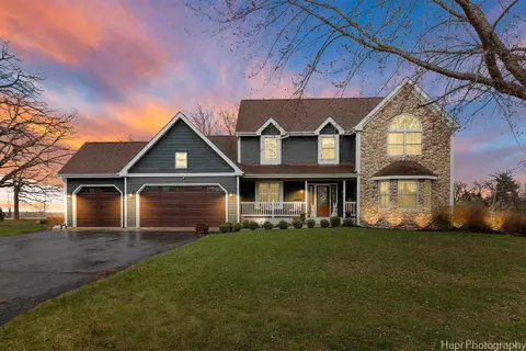 Exterior - 5212 Hickory Ln, Mchenry, IL 60051 photo 2 of 7