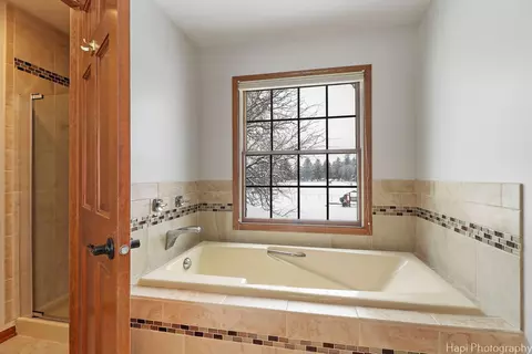 Bath - 5212 Hickory Ln, Mchenry, IL 60051 photo 2 of 5
