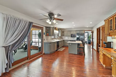 Kitchen - 5212 Hickory Ln, Mchenry, IL 60051 photo 1 of 4