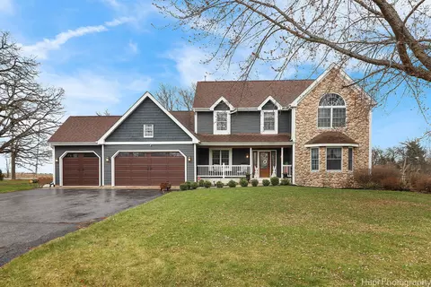 5212 Hickory Ln, Mchenry, IL 60051