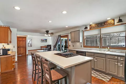 Kitchen - 5212 Hickory Ln, Mchenry, IL 60051 photo 3 of 4