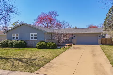 117 Cheltenham Dr, Normal, IL 61761