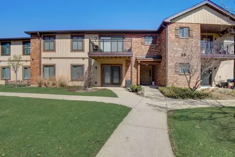 1116 Prescott Dr #1A, Roselle, IL 60172