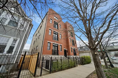 1803 N Kedzie Ave #202, Chicago, IL 60647