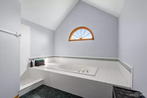 Bath - 23661 W Cotswald Dr, Plainfield, IL 60585 photo 2 of 4