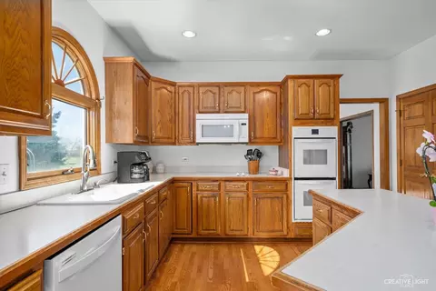 Kitchen - 23661 W Cotswald Dr, Plainfield, IL 60585 photo 1 of 3