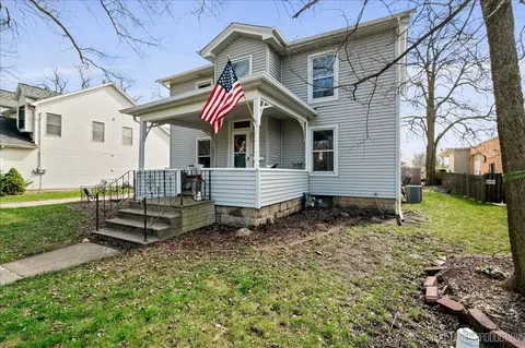 322 Mckee St, Batavia, IL 60510