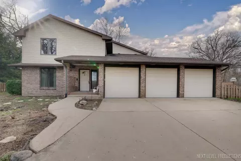 43 W218 Whirlaway Ct, Elburn, IL 60119