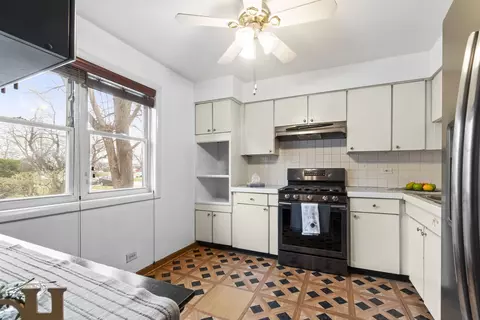 Kitchen - 9660 Lois Dr #A, Des Plaines, IL 60016 photo 1 of 3