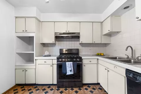 Kitchen - 9660 Lois Dr #A, Des Plaines, IL 60016 photo 3 of 3