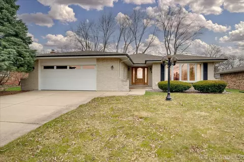 1510 71st St, Darien, IL 60561
