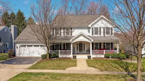 359 Colonial Cir, Geneva, IL 60134